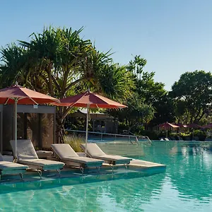 Resort Elements Of Byron *****
