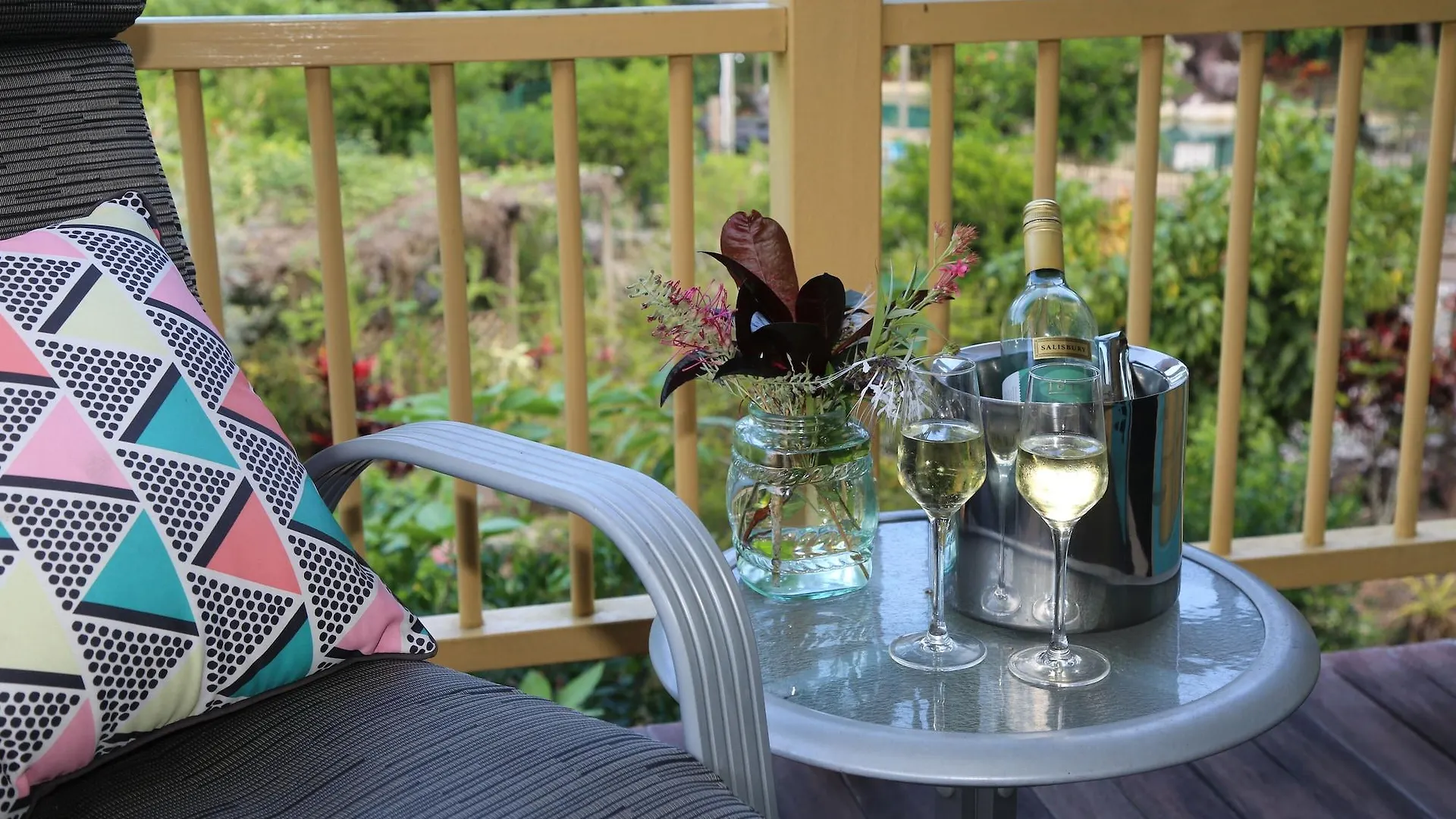 Licuala Lodge Mission Beach Bed & Breakfast