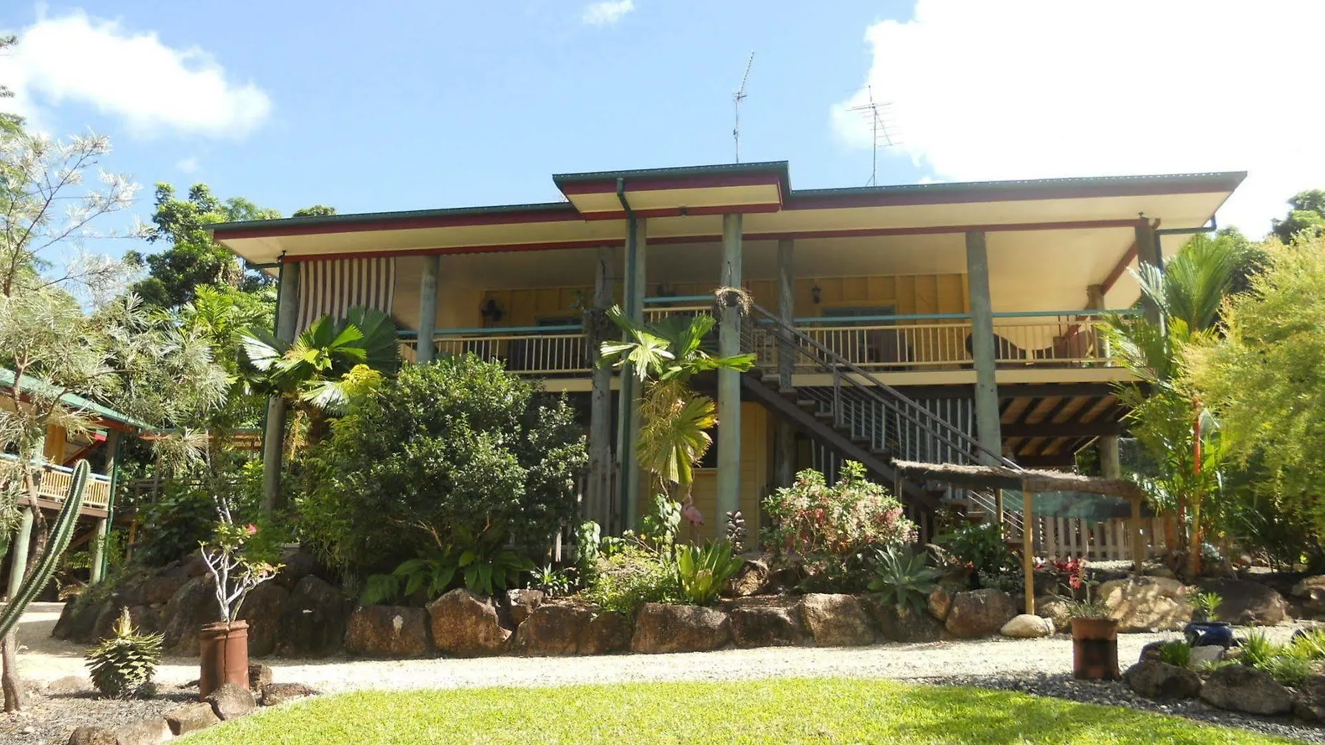 Licuala Lodge Mission Beach Bed & Breakfast